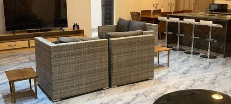 3卧别墅-私人花园-街外停车-空调(Sleep6-PrivateGarden-OffStreetParking-AirCon Kasoa)图片