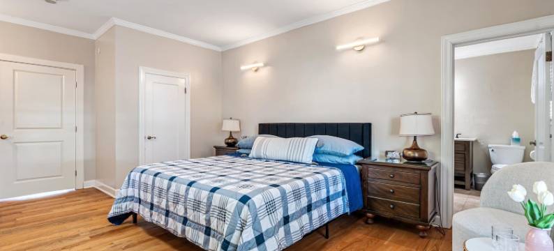 红棕熊溪边住宿加早餐旅馆(Cinnamon Bear Creekside Inn)图片