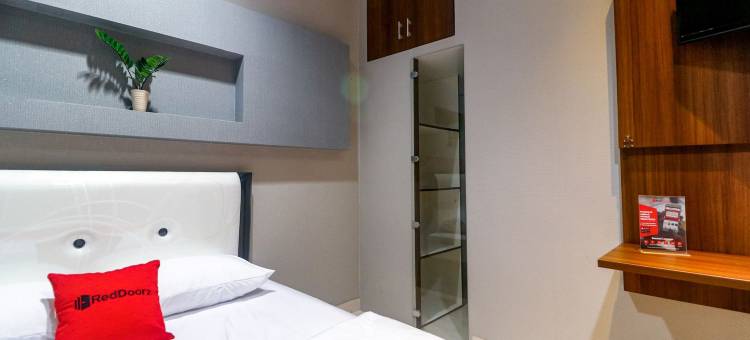 红多兹酒店-近雅加达橘园(RedDoorz Near Kebon Jeruk Jakarta)图片