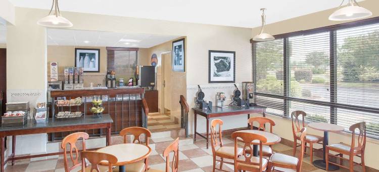 十字溪客栈及套房(Holiday Inn Express Fayetteville - Fort Bragg)图片