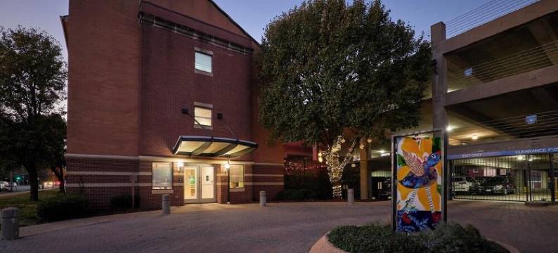 西端中心舒适套房(CozySuites Central West End)图片