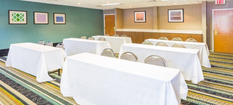 Holiday Inn Express 普利茅斯(Holiday Inn Express PLYMOUTH by IHG)图片