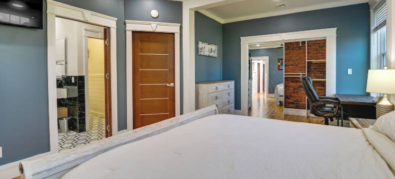 现代科霍斯度假屋，配有电壁炉！(Contemporary Cohoes Retreat w/ Electric Fireplace!)图片