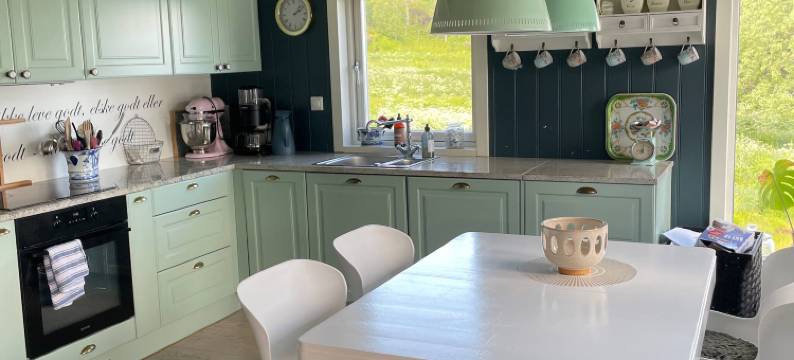 Cottage for rent by the sea图片