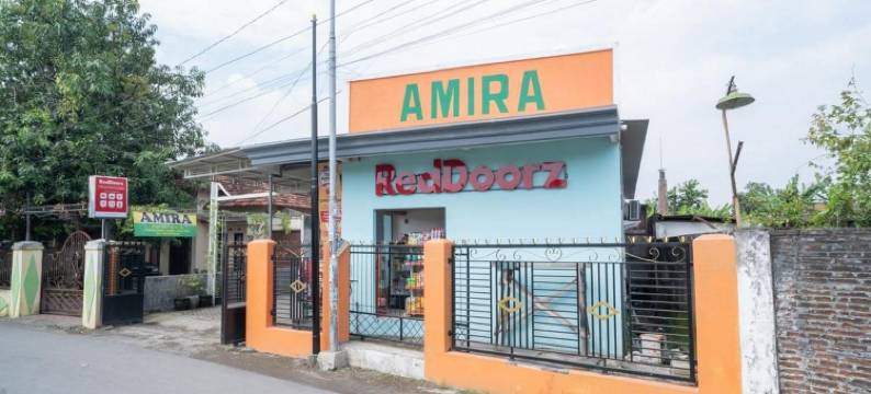 红多兹伊斯兰酒店-近诗都阿佐力宝广场(RedDoorz Syariah Near Lippo Plaza Sidoarjo)图片