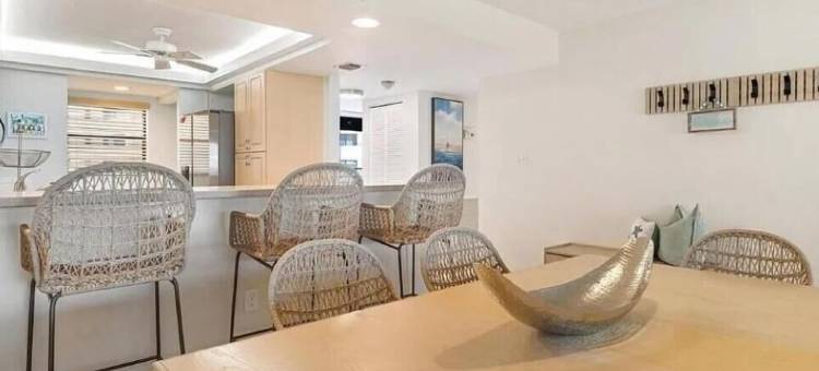 Siesta Key 海滩新装修的绝佳两卧室海滨公寓，带景观(Spectacular 2B Condo on Siesta Key Beach!)图片