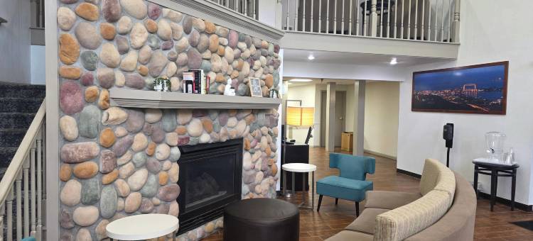 神灵山附近德卢斯套房酒店(Duluth Inn & Suites Near Spirit Mountain)图片