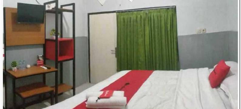 红多兹普拉斯酒店-近苏梅内普广场(RedDoorz Plus Near Alun Alun Sumenep)图片