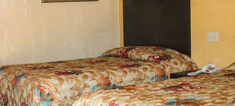 布罗肯鲍查尔斯韦斯利汽车旅馆(Charles Wesley Motor Lodge Downtown Broken Bow- Hochatown)图片