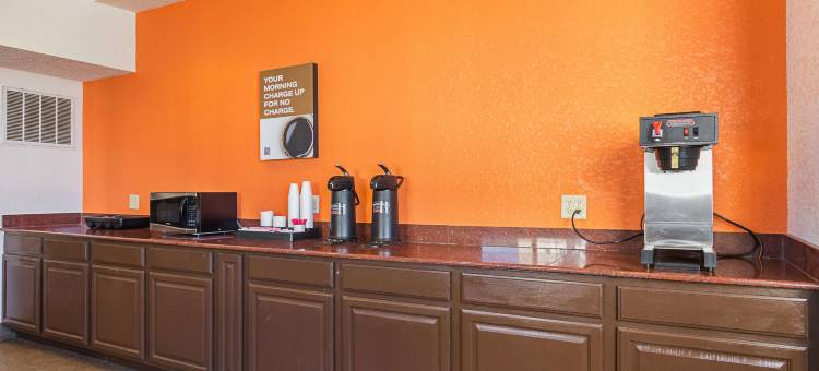 6号汽车旅馆十字路口购物中心 - 滑铁卢 - 雪松瀑布(Motel 6 Waterloo, IA - Crossroads Mall - Cedar Falls)图片