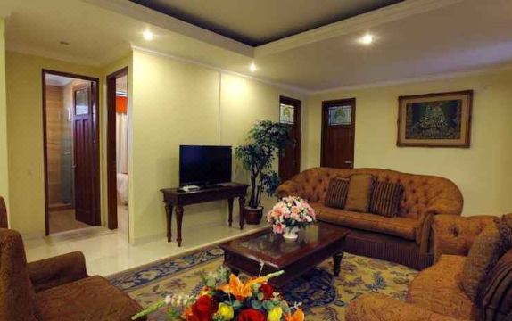 Rumah Aca Hotel Overview