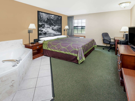 派恩布拉夫速8酒店