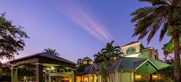 劳德代尔堡普兰特拉昆塔温德姆套房酒店(La Quinta Inn & Suites by Wyndham Ft. Lauderdale Plantation)图片