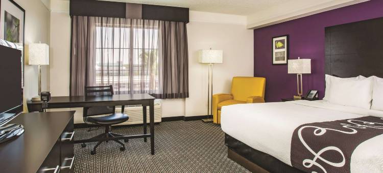 拉斯维加斯萨默林科技拉昆塔温德姆套房酒店(La Quinta Inn & Suites by Wyndham Las Vegas Summerlin Tech)图片