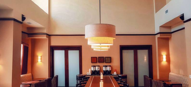 埃德蒙顿国际机场希尔顿欢朋套房酒店(Hampton Inn & Suites by Hilton Edmonton International Airport)图片