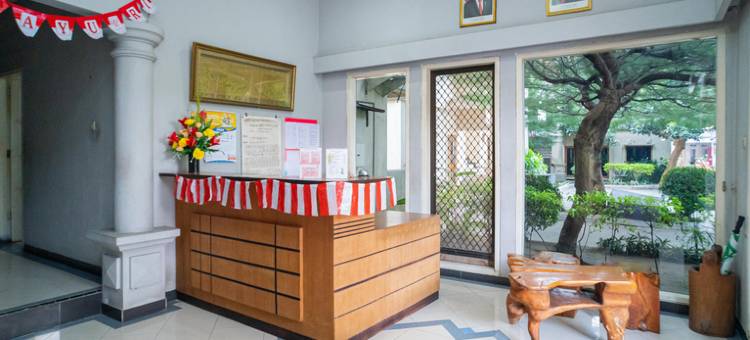 红多兹酒店-近谏义里浸信会医院(RedDoorz Near Rumah Sakit Baptis Kediri)图片