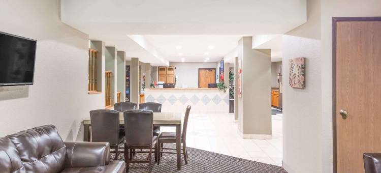 雷丁速8酒店(Super 8 by Wyndham Redding)图片