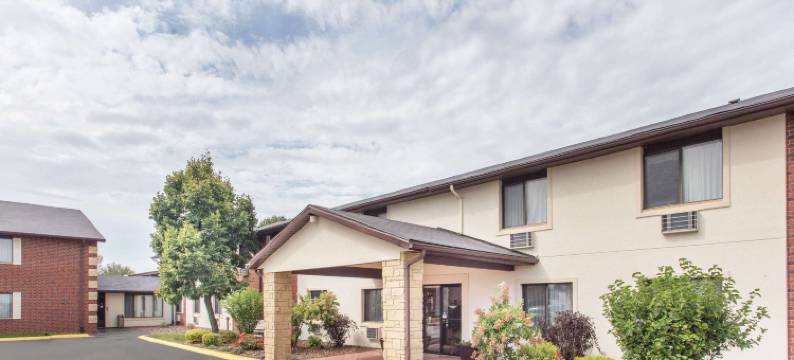 迪比克呗盟套房酒店(Baymont by Wyndham Dubuque)图片