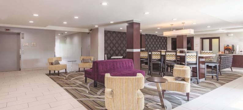 诺克斯维尔北I-75拉昆塔温德姆套房酒店(La Quinta Inn & Suites by Wyndham Knoxville North I-75)图片