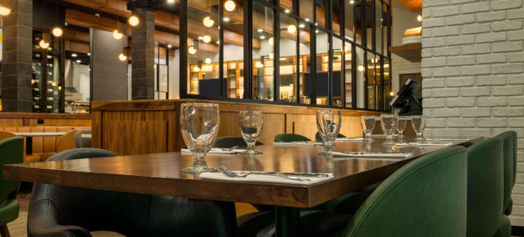 麦克默里堡丽笙套房酒店(Radisson Hotel & Suites Fort McMurray)图片