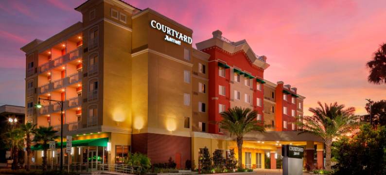 迪美市中心万怡酒店(Courtyard DeLand Historic Downtown)图片