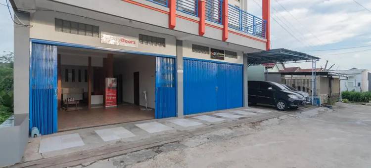 红多兹伊斯兰酒店-近三马林达惹兰雅加达(RedDoorz Syariah Near Jalan Jakarta Samarinda)图片