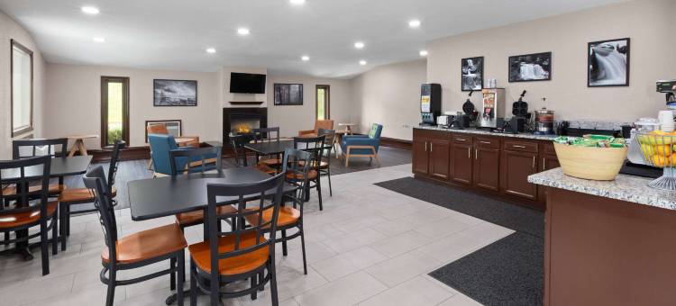 布里奇波特速8酒店(Super 8 by Wyndham Bridgeport/Clarksburg Area)图片