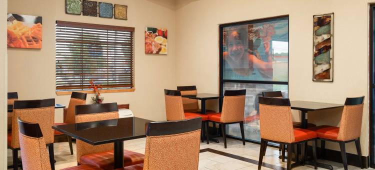 洛克斯特格罗夫华美达酒店(Ramada by Wyndham Locust Grove)图片