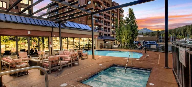 高山雅居(步行片刻可达商店 & 亲子友好、设施优良)民宿(Luxury Breckenridge Condo • Walk to Town • Heated Pool & Hot Tubs.)图片