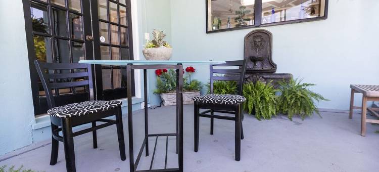 2 bedroom downstairs The Henry House and Queen pull out sofa图片