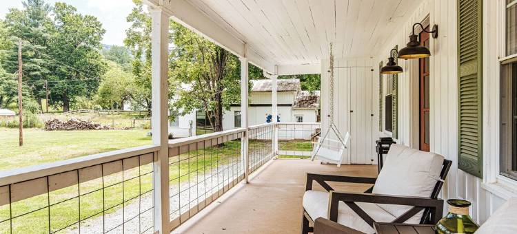 带围栏的16英亩家庭友好型农舍，配有步道(Family Friendly Farmhouse on FENCED 16 Acres with Trails)图片