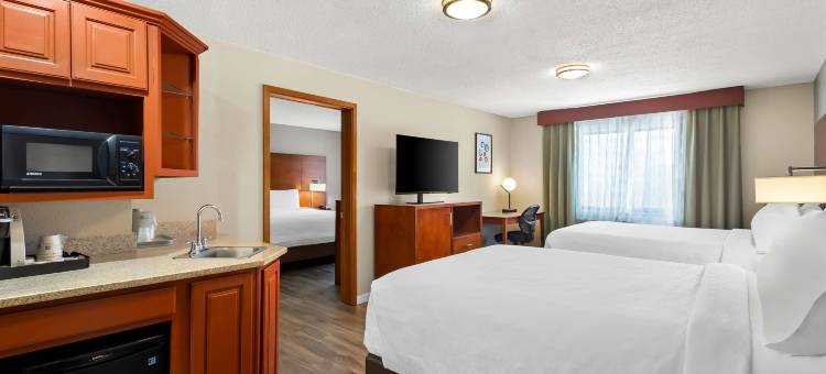 贝斯特韦斯特弗里蒙特/安哥拉I-80/90收费公路酒店(SureStay Plus by Best Western Fremont I-69)图片