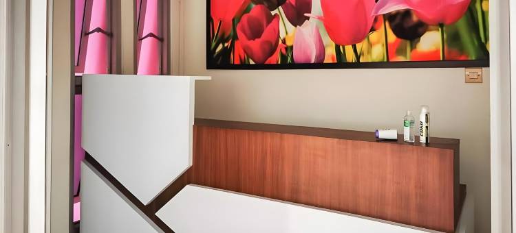 红多兹普拉斯酒店-茉莉芬塔曼(RedDoorz Plus @ Taman Madiun)图片