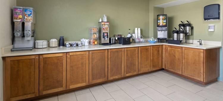 里士满-洛锡安收费公路速8酒店(Super 8 by Wyndham Richmond Midlothian Turnpike)图片