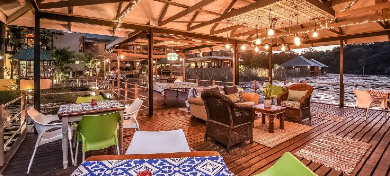 班姆布湖滨小屋(Bambuu Lakeside Lodge)图片