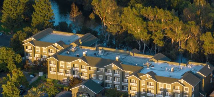 河流露台酒店-贵族之家酒店(River Terrace Inn, a Noble House Hotel)图片