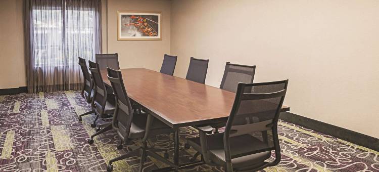 沃斯堡市景拉昆塔温德姆套房酒店(La Quinta Inn & Suites by Wyndham Fort Worth City View)图片