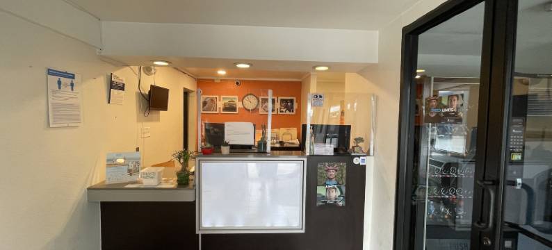 布拉特尔伯勒佛蒙特Travelodge by Wyndham酒店(Travelodge by Wyndham Brattleboro VT)图片