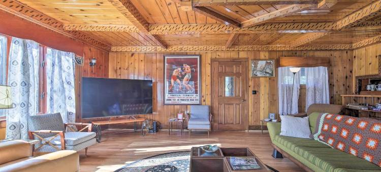 具有复古风格的莱茵兰德湖畔度假屋配备火坑！(Retro Rhinelander Lake Retreat w/ Fire Pit!)图片