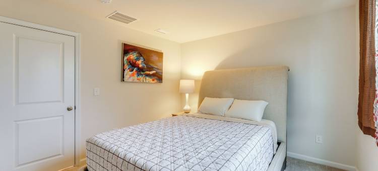 阳光明媚的米尔福德联排别墅距离Riverwalk <2英里！(Sunlit Milford Townhome < 2 Mi to Riverwalk!)图片