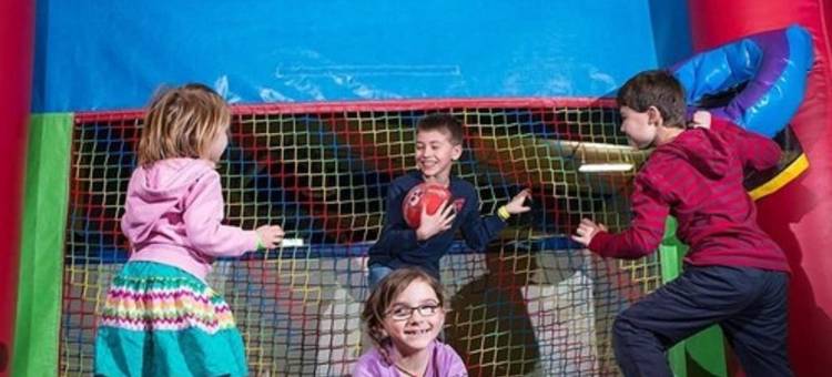 新不伦瑞克弗雷德里克顿丽笙金斯伍德酒店(Radisson Kingswood Hotel & Suites, Fredericton)图片