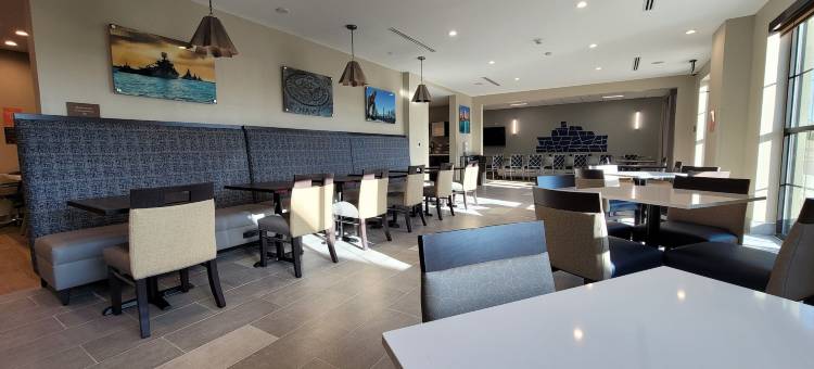 舒适酒店和套房 - 杰克逊维尔橙园靠近海军航空站(Comfort Inn & Suites Jacksonville - Orange Park Near Naval Air Station)图片