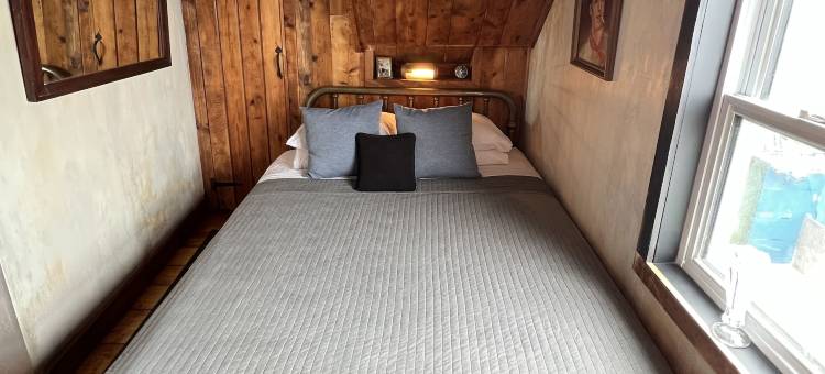 船员基地寄宿屋旅馆 - 仅供男性入住(Crew's Quarters Boarding House - Caters to Men)图片