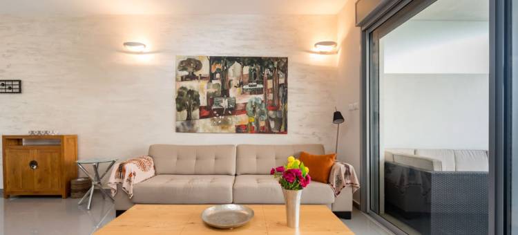 Urban Gem with Outdoor Lounge图片