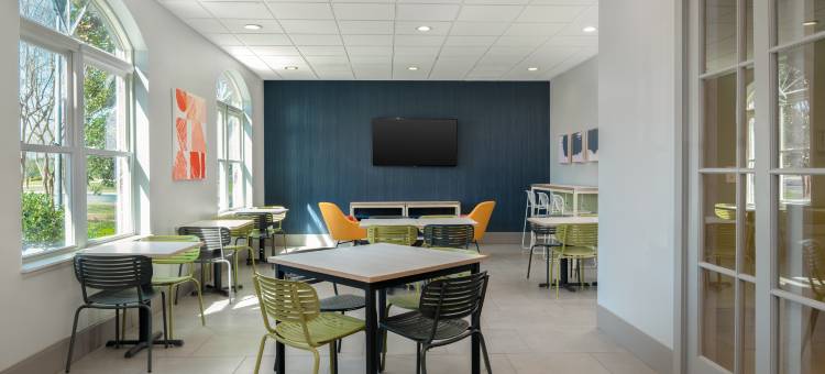 Spark by Hilton Summerville图片