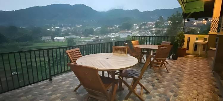 红门酒店乌尔班维尤清真坎萨度假村-芝萨鲁亚蓬查克(Urbanview Resort Syariah Khansa Cisarua Puncak by RedDoorz)图片