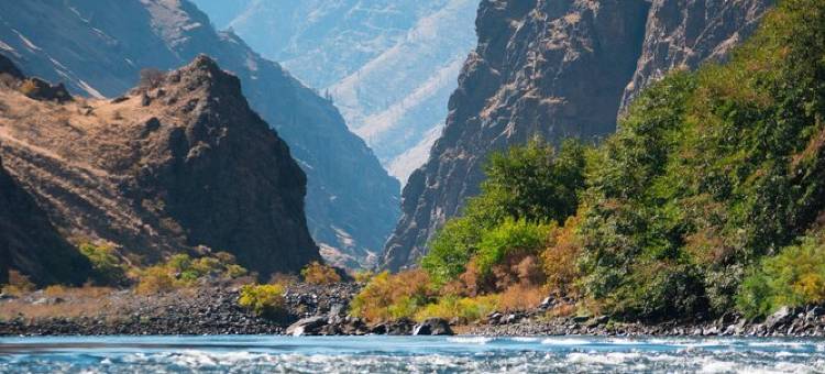 Comfort & River Views! 2-bedroom house in charming Asotin, Washington.图片