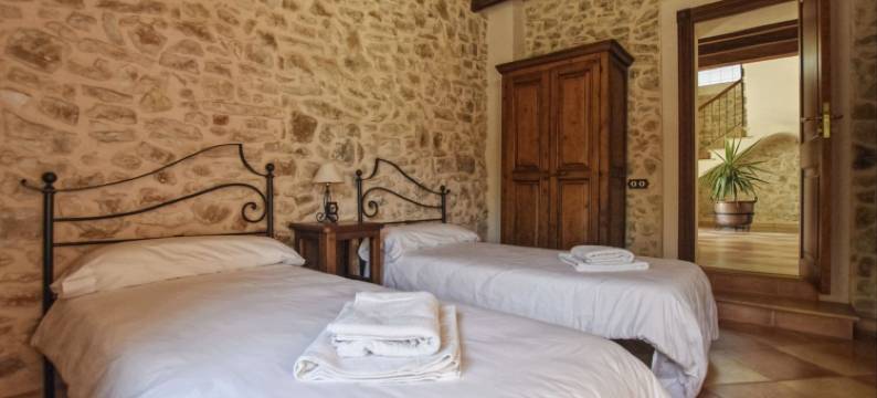 Spacious Petra Getaway with Pool图片