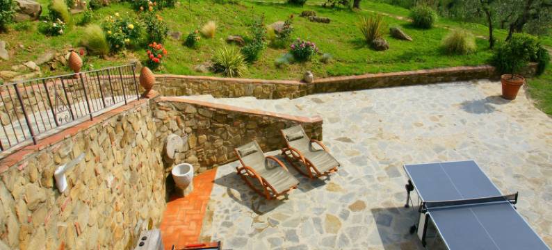 Hillside Escape in Vinci图片