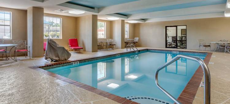 小石城北部麦凯恩购物中心舒适套房酒店(Comfort Inn & Suites North Little Rock McCain Mall)图片